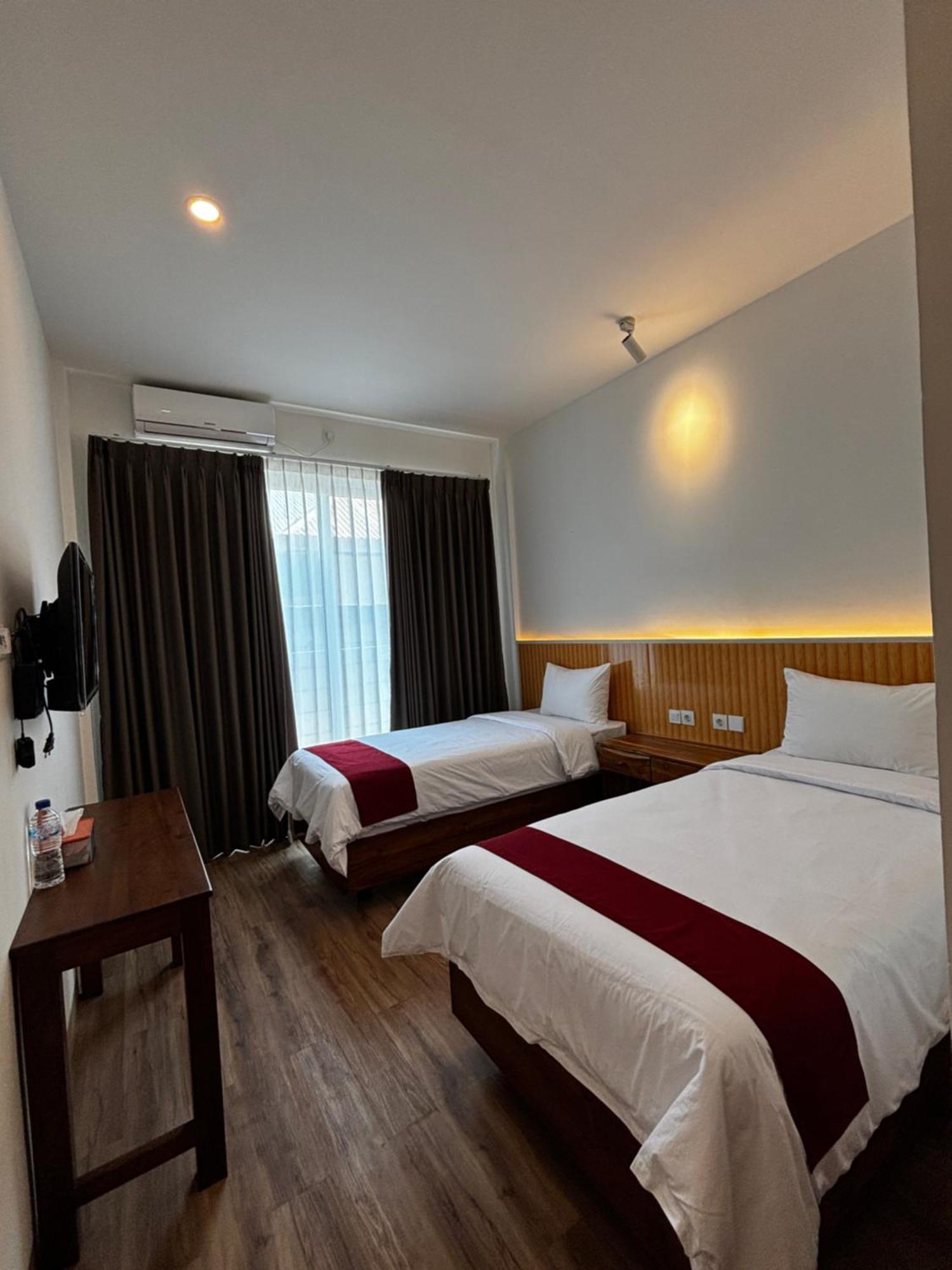Christika Homestay Labuan Bajo Exterior foto